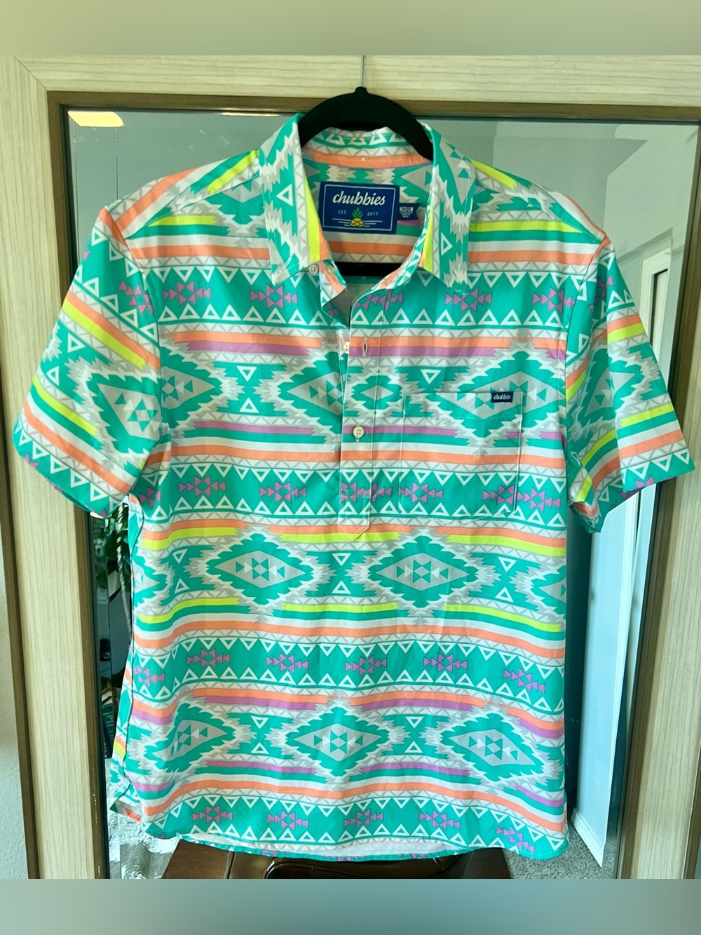 Chubbies Mens Pull Over Arizona Ice Tea Aztec Collared Pattern Shirt Size Medium